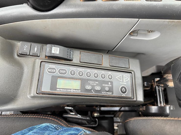 case-cx210d-image-65