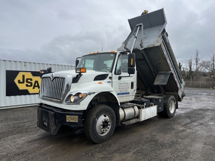2013-international-7500-s/a-dump-truck-image-24