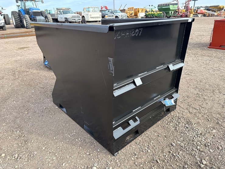 skid-steer-hopper-with-fork-pockets-image-4