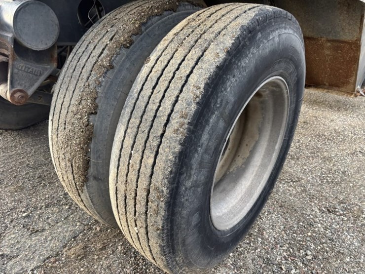 1976-titan-trailer-image-10