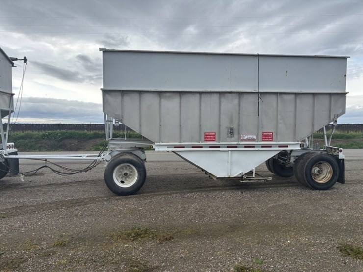 1974-titan-trailer-image-2