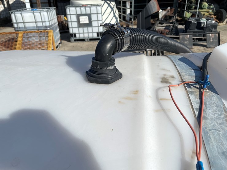 #4928-•-front-inc.-front-mount-500-gallon-fertilizer-tank-image-15