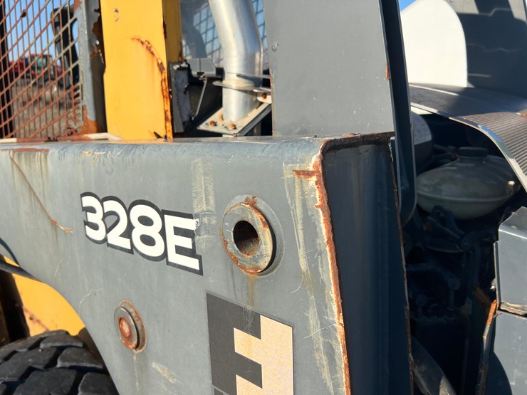 2012-deere-328e-image-37