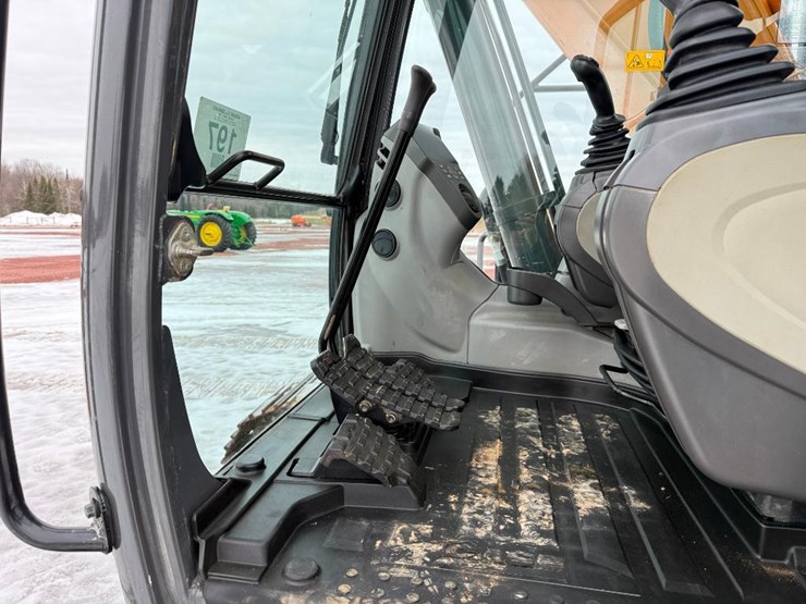 case-cx210d-image-58