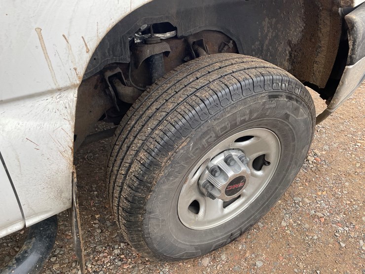 2003-chevrolet-silverado-2500hd-image-13