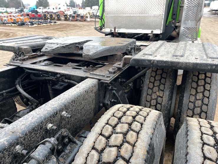 #1482-•-2009-freightliner-truck-tractor-(has-mn-title)-image-16