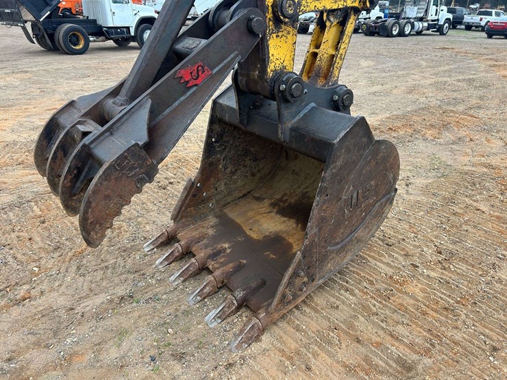 2015-komatsu-pc210-lc-10-image-37