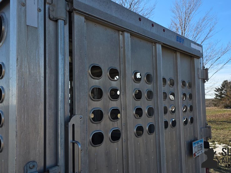 2022-eby-livestock-trailer-image-15