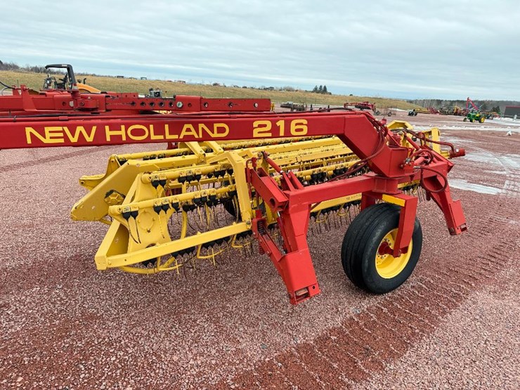 new-holland-216-image-9