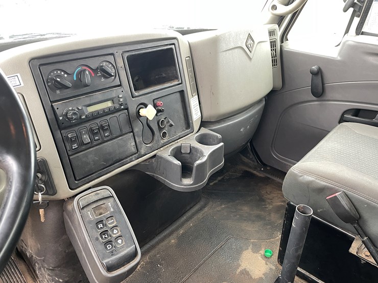 #1037-•-2009-international-navistar-fuel-truck-(has-mn-title)-image-67