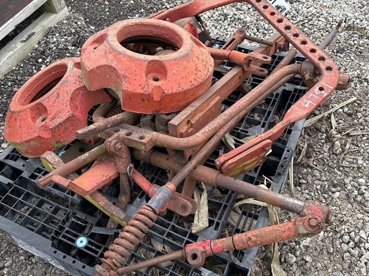 pallet-of-misc-ih-tractor-parts-(wf)-image-1
