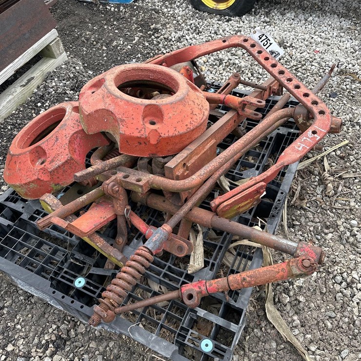 PALLET OF MISC IH TRACTOR PARTS (WF)