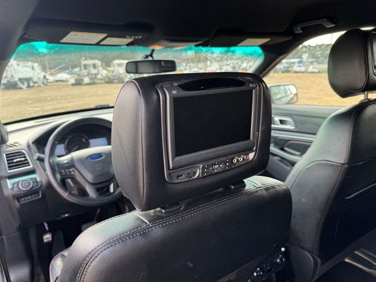 2016-ford-explorer-image-18