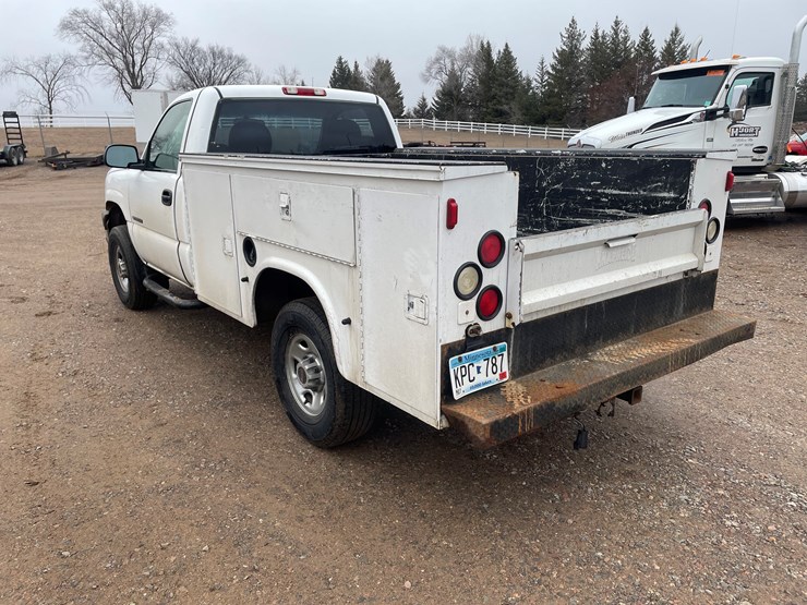 2003-chevrolet-silverado-2500hd-image-2