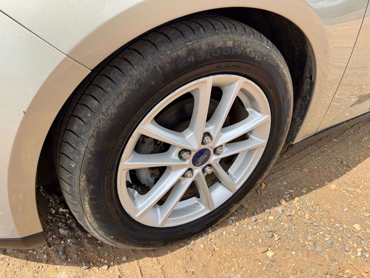 2015-ford-focus-se-4-door-sedan---218,350-miles-image-22