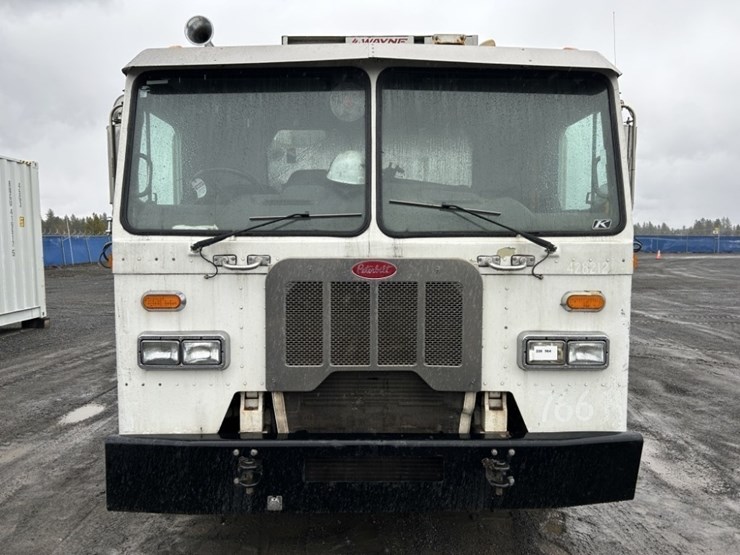 2014-peterbilt-320-image-8