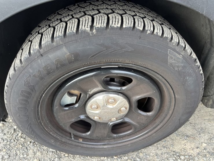 2017-ford-explorer-image-15