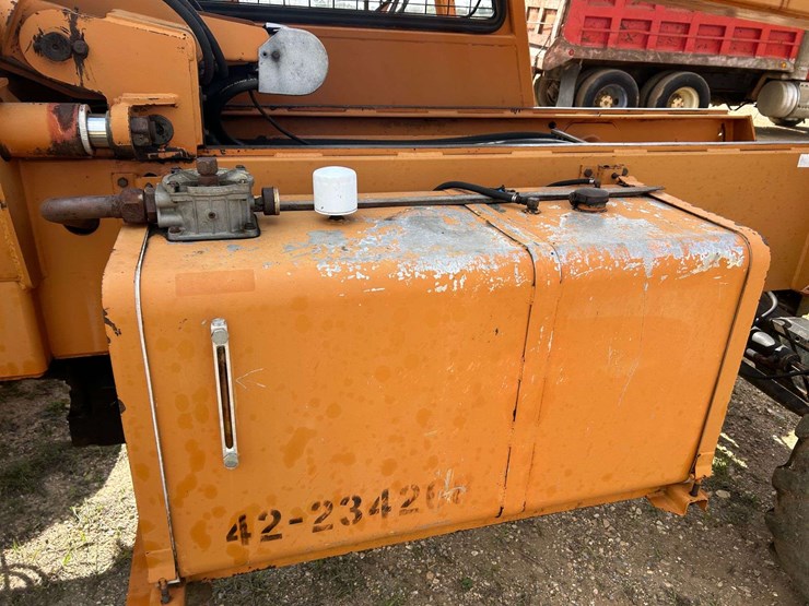 lull-644b-37-image-19