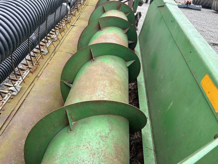 john-deere-220-image-5