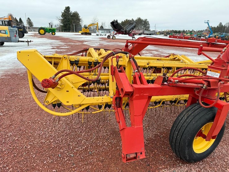 new-holland-216-image-16