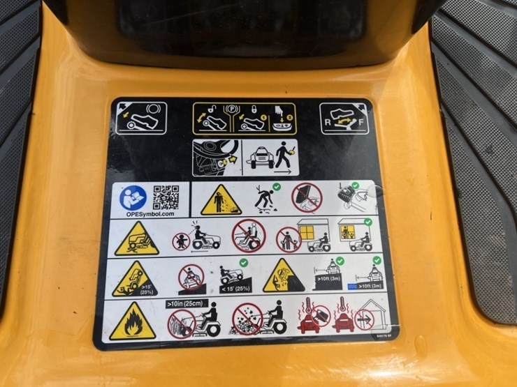 2024-cub-cadet-xt1-lt46-ride-on-mower-image-17