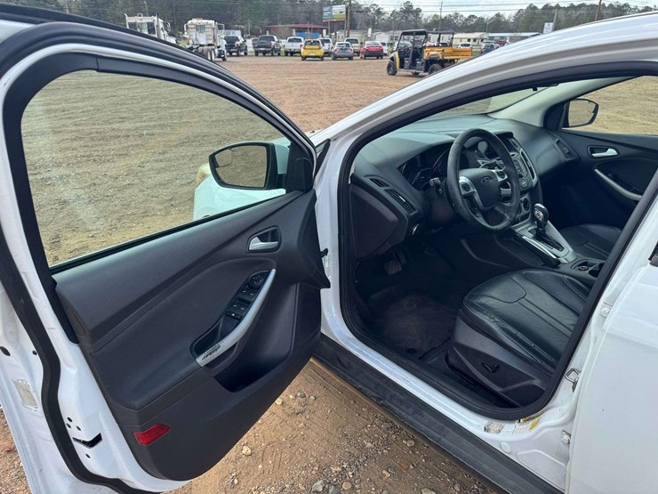 2013-ford-focus-se-4-door-sedan---108,467-miles-image-9