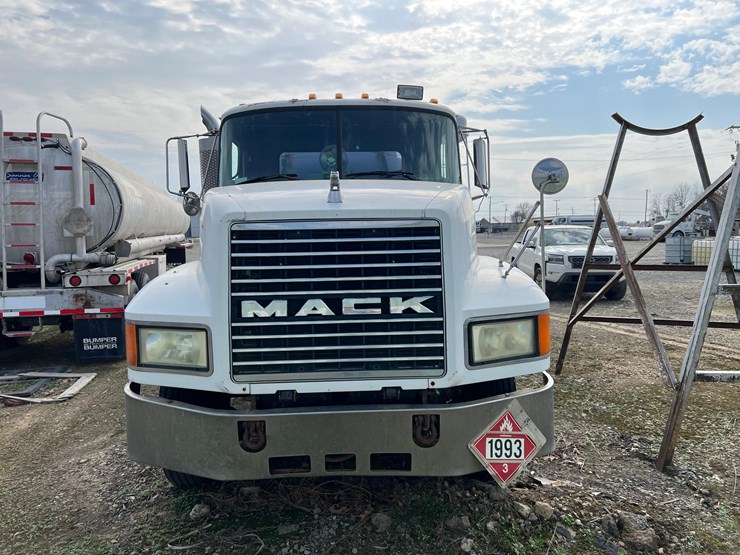 1999-mack-ch613-image-2