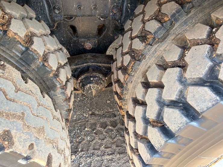 2007-mack-granite-cv713-image-11