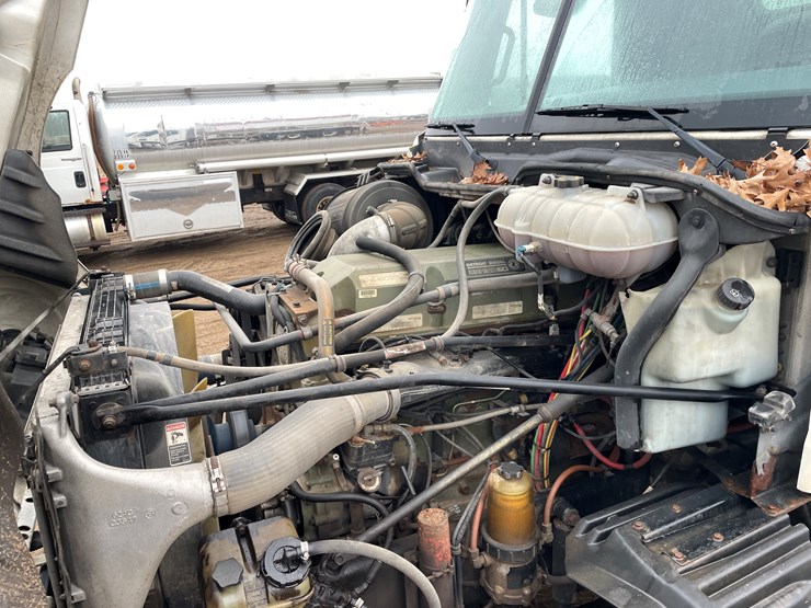 #1038-•-2005-freightliner-grain-truck-(has-mn-title)-image-9