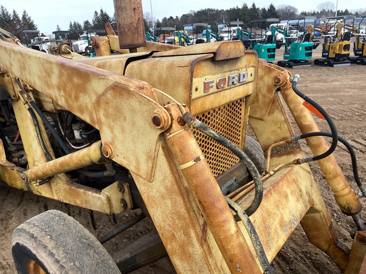 #1035-•-ford-backhoe-image-7