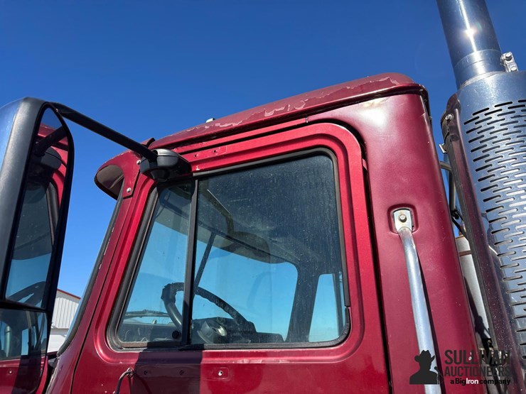 2001-mack-ch613-image-12