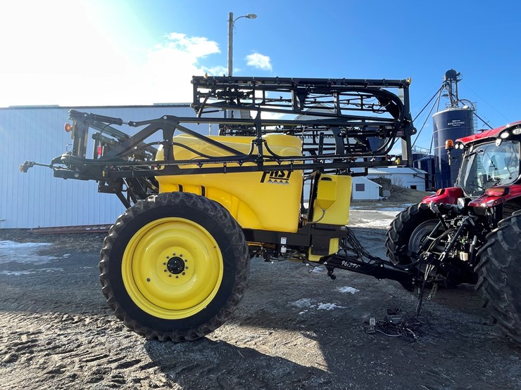 #106-•-fast-9613ft-pull-behind-sprayer-(one-owner)-image-3