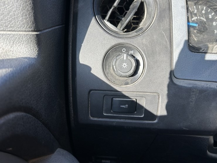 2014-ford-f150-xl-image-32