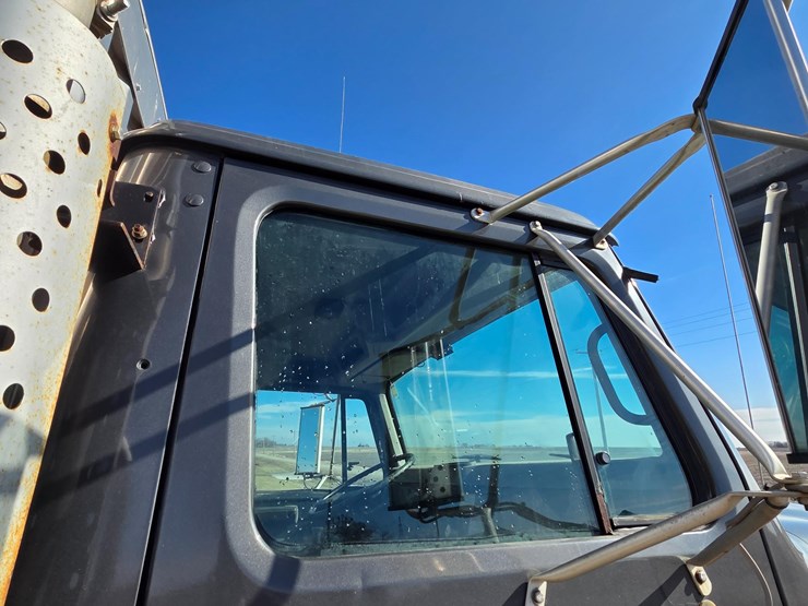 1997-international-4900-image-12