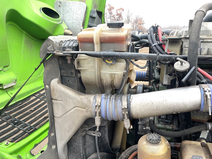 #1482-•-2009-freightliner-truck-tractor-(has-mn-title)-image-21