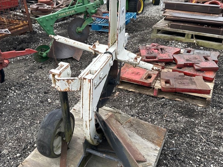 ih-1-bottom-3pt-plow-(wf)-image-2