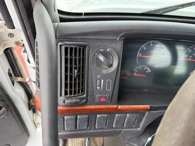 #280-•-lot-280-image-64