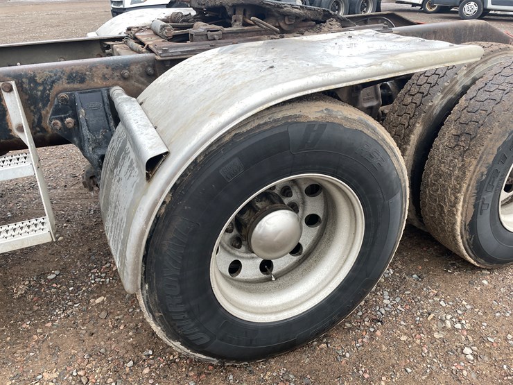 2007-peterbilt-379-image-12