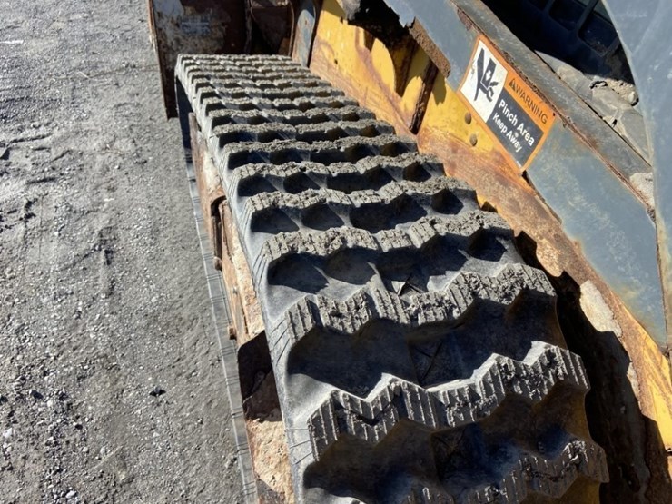 2023-deere-317g-image-12