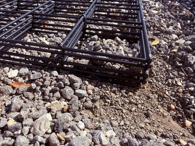 #20-•-(5)-panels-wire-mesh-approx:-3.3'-x-6.6'-image-4