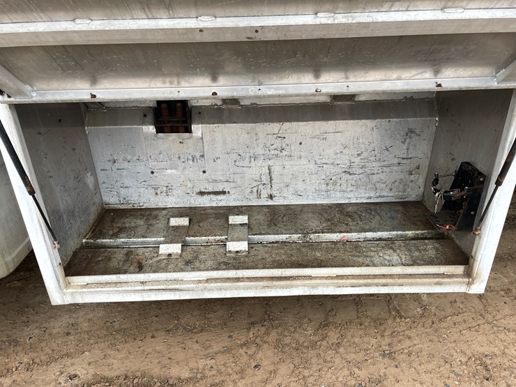 #1037-•-2009-international-navistar-fuel-truck-(has-mn-title)-image-21