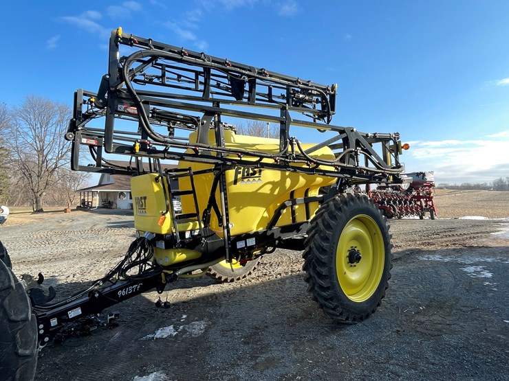 #106-•-fast-9613ft-pull-behind-sprayer-(one-owner)-image-1