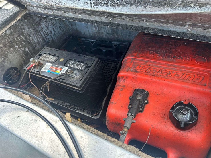 1988-bass-tracker-tx17-aluminum-bass-boat-image-23