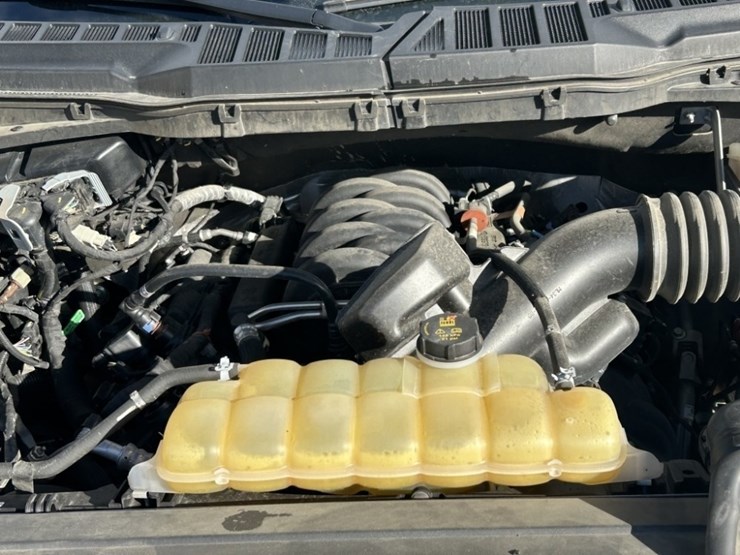 2021-ford-f150-xlt-image-39