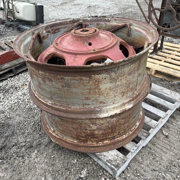 (2) IH 38" POWER SET WHEELS & CENTERS (WF)