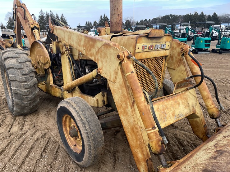 #1035-•-ford-backhoe-image-6
