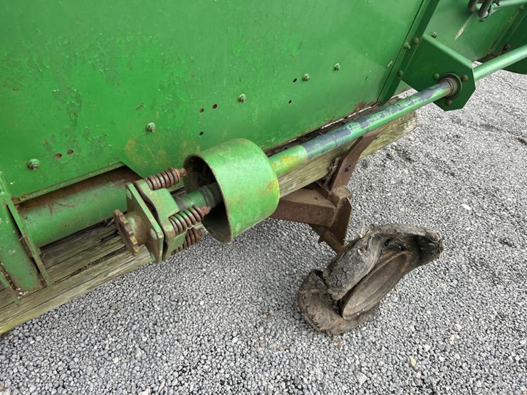 john-deere-220-image-15