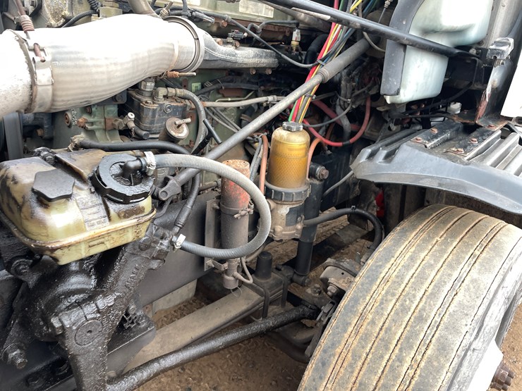 #1038-•-2005-freightliner-grain-truck-(has-mn-title)-image-12