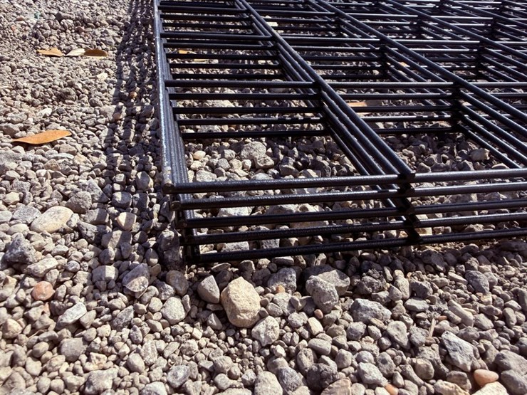 #21-•-(5)-panels-wire-mesh-approx:-3.3'-x-6.6'-image-4