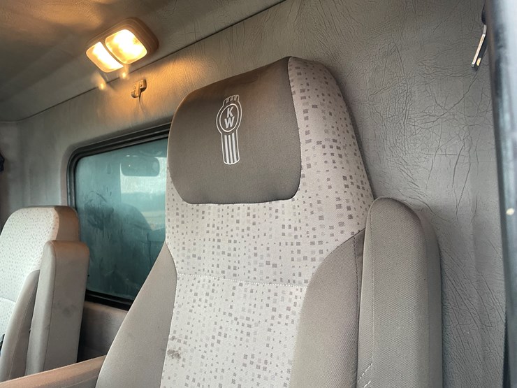 2022-kenworth-t370-image-57